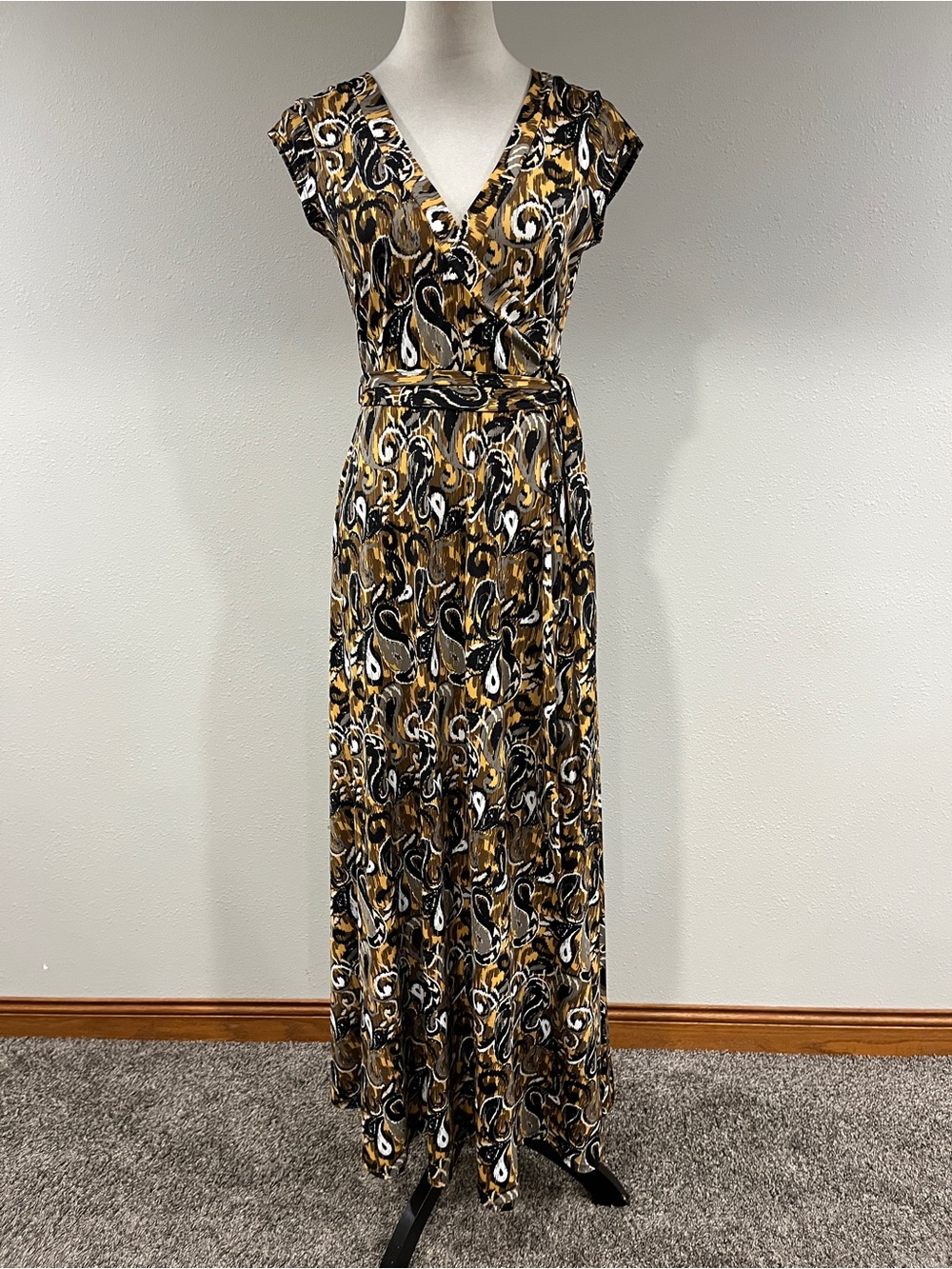 Olivia Matthews V-Neck Maxi Dress size medium